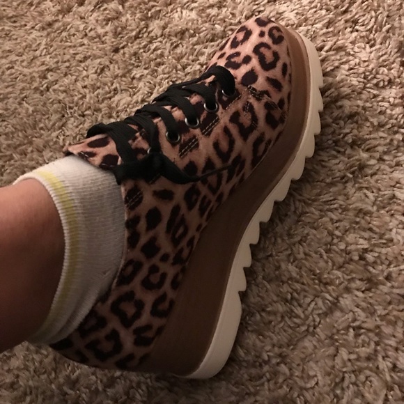 💥LAST PAIR SIZE 6💥LEOPARD VEGAN SUEDE SNEAKER🐆 - Picture 7 of 8
